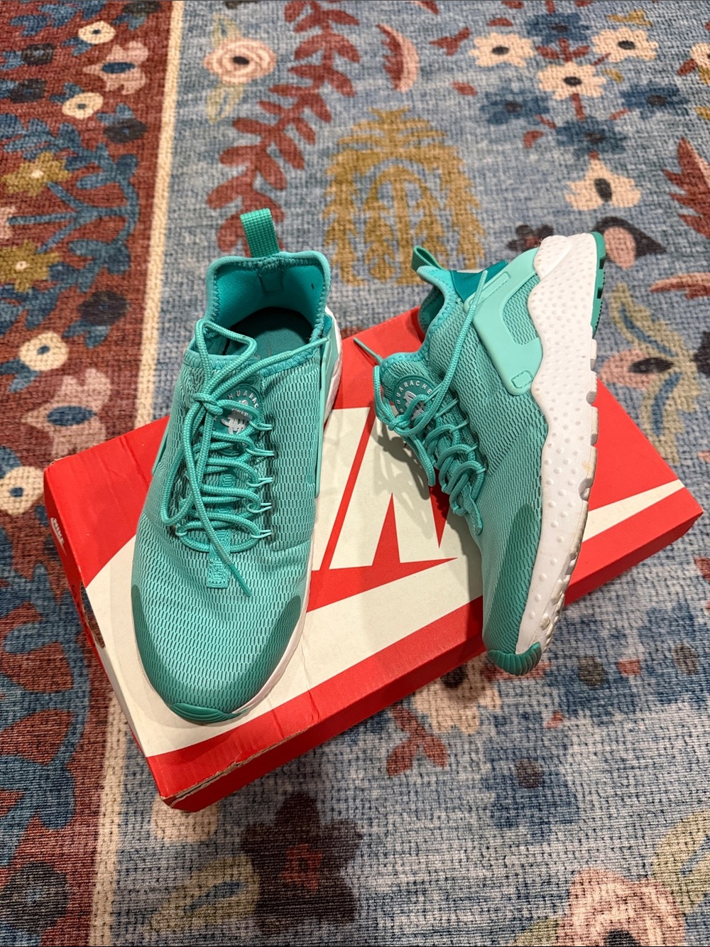 Nike • w air huarache run ultra in hyper turquoise